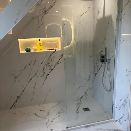 Luxurious 5-suite Near Deauville *