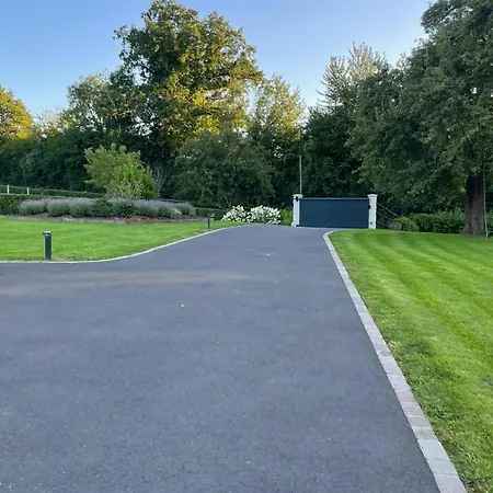 Luxurious 5-suite Near Deauville *