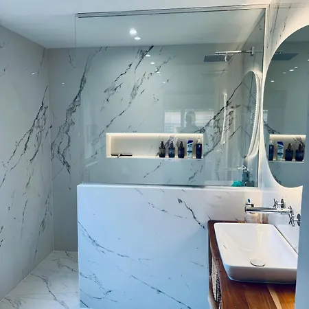 Luxurious 5-suite Near Deauville *