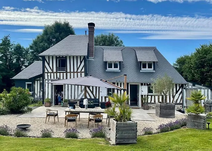 Luxurious 5-suite Near Deauville *