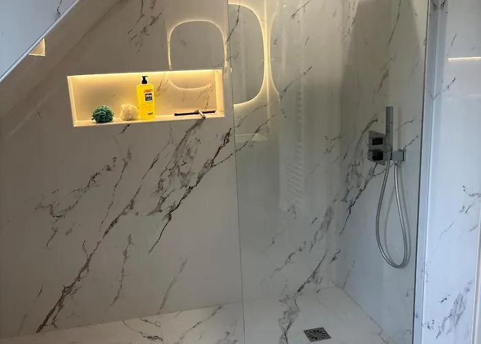 Luxurious 5-suite Near Deauville *