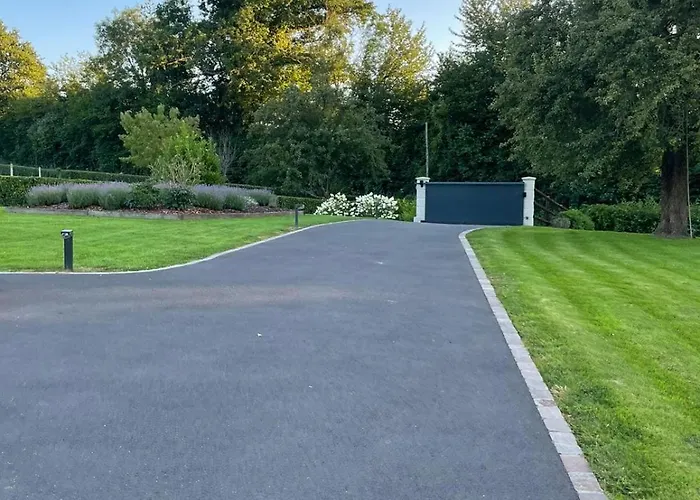 Luxurious 5-suite Near Deauville *