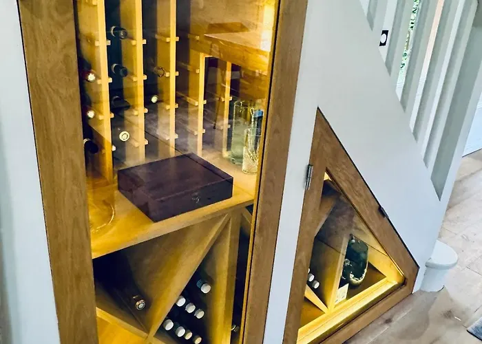 Luxurious 5-suite Near Deauville *